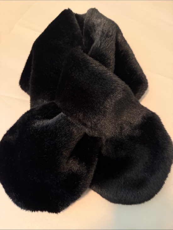 Accessories - Black Faux Fur Collar- Elegant Winter Accessory
